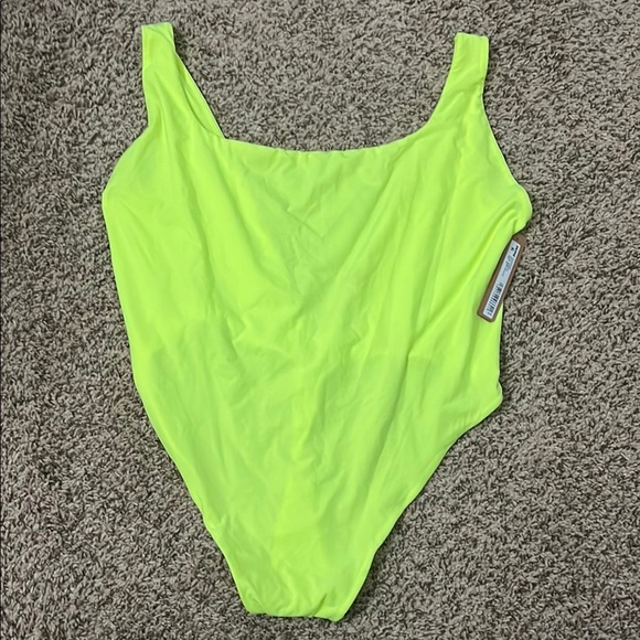 SKIMS Other - SKIMS Fits Everybody High Cut Bodysuit